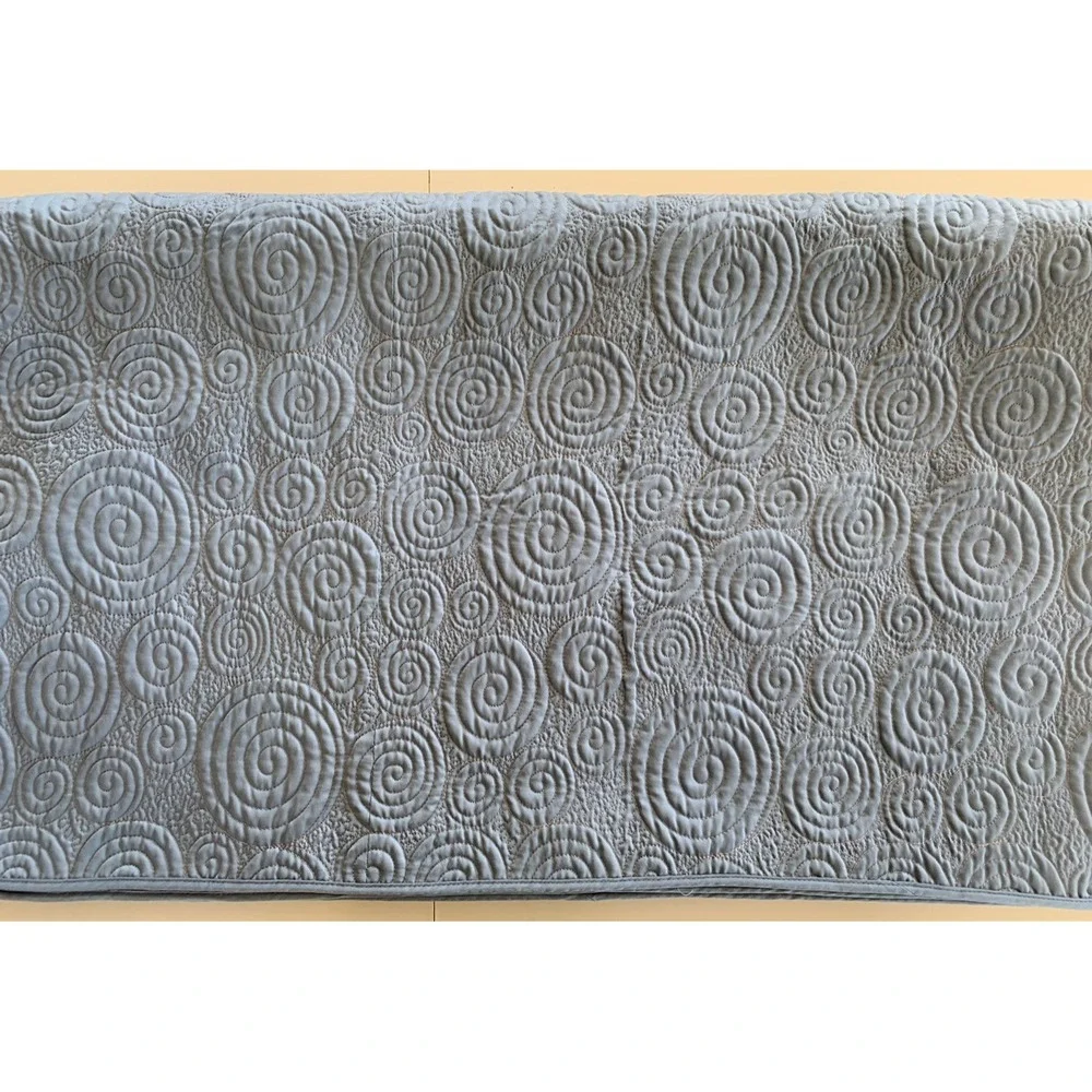 Nicole Miller Reversible Quilted Swirls Coverlet Bed Spread Queen Blue 92